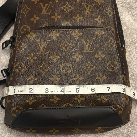 Louis Vuitton Monogram Body Bag - Picture 2 of 8